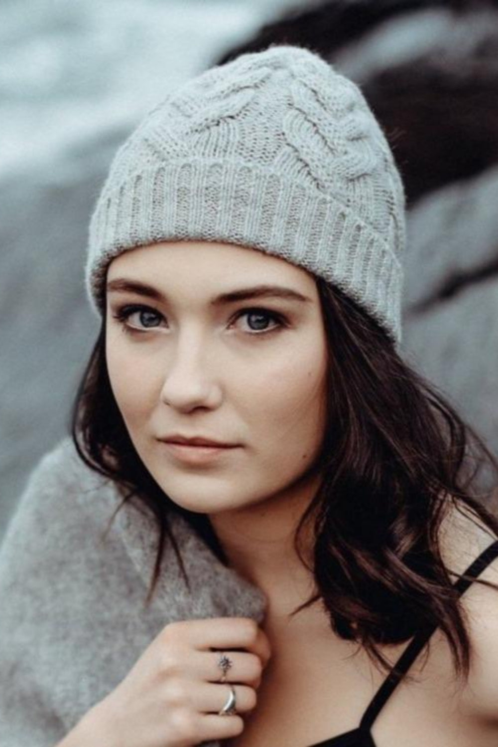 Woman wearing a light grey beanie outside